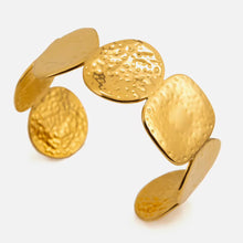 Charger l'image dans la galerie, Bracelet manchette Soléa – Acier inoxydable plaqué or 18 carats