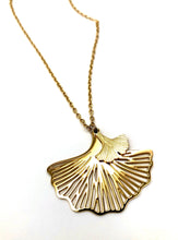 Charger l'image dans la galerie, Collier double pendentif Ginkgo filigrane – Acier inoxydable doré