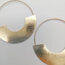 Charger l'image dans la galerie, créoles demi-cercles en acier brossé