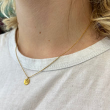 Charger l'image dans la galerie, Collier Alphabet doré en acier inoxydable