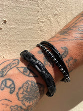 Charger l'image dans la galerie, Bracelet District Noir - homme cuir véritable noir et acier 316L - District Steel
