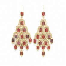 Charger l'image dans la galerie, Boucles d’oreilles chandelier en rhodonite dorées à l’or fin
