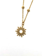 Charger l'image dans la galerie, Collier avec pendentif soleil
