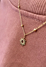 Charger l'image dans la galerie, Collier avec pendentif soleil
