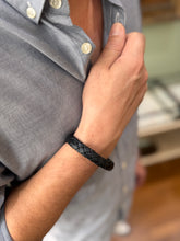 Charger l'image dans la galerie, Bracelet Heritage Noir - homme cuir véritable noir et acier vieilli - District Steel
