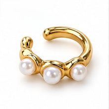 Charger l'image dans la galerie, Ear Cuff femme à 3 perles - Faux piercing en acier inoxydable doré ou argenté

