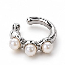 Charger l'image dans la galerie, Ear Cuff femme à 3 perles - Faux piercing en acier inoxydable doré ou argenté
