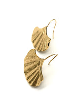 Charger l&#39;image dans la galerie, Boucles d’oreilles Ginkgo – Acier inoxydable doré
