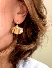 Charger l&#39;image dans la galerie, Boucles d’oreilles Ginkgo – Acier inoxydable doré
