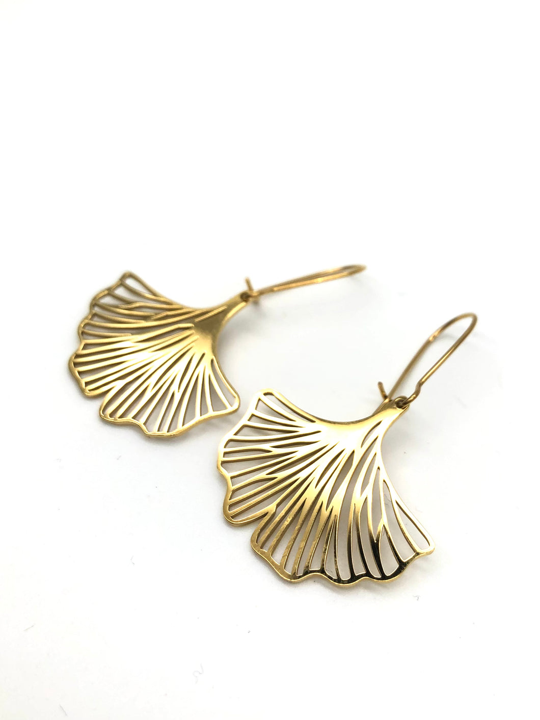 Boucles d’oreilles Ginkgo filigrane – Acier inoxydable doré