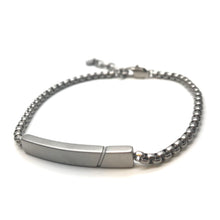 Charger l'image dans la galerie, Bracelet Urban Plate - homme chaîne acier 316L et plaque - District Steel
